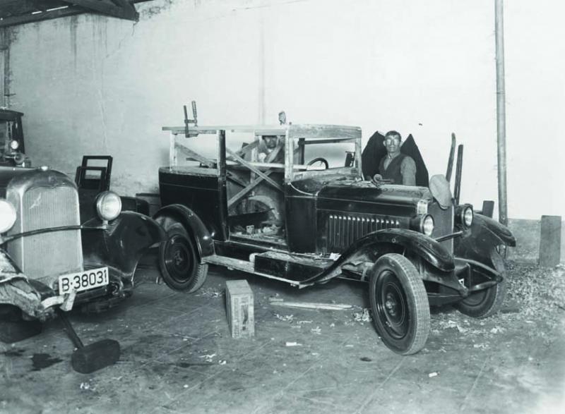 Taller construccio automobils.jpg
