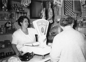 Atenent a la clientela.jpg