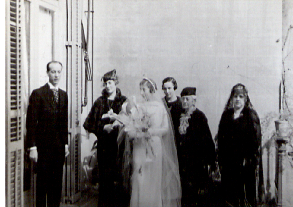 Casament de Julio Elizalde i Mª Concha Barraquer, pati de La Casa Elizalde, 1935. (Cedida per Julio Elizalde)