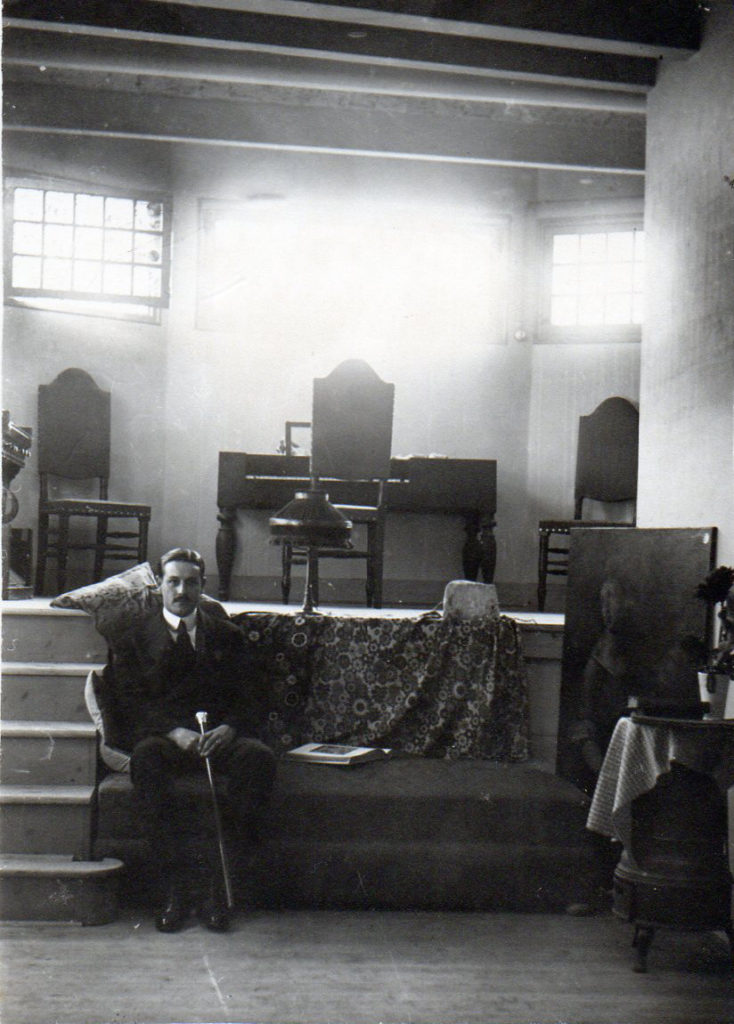 Frederic Mompou amb un amic a L'Ermita, c. 1913. (Cedida per Fundació Frederic Mompou)
