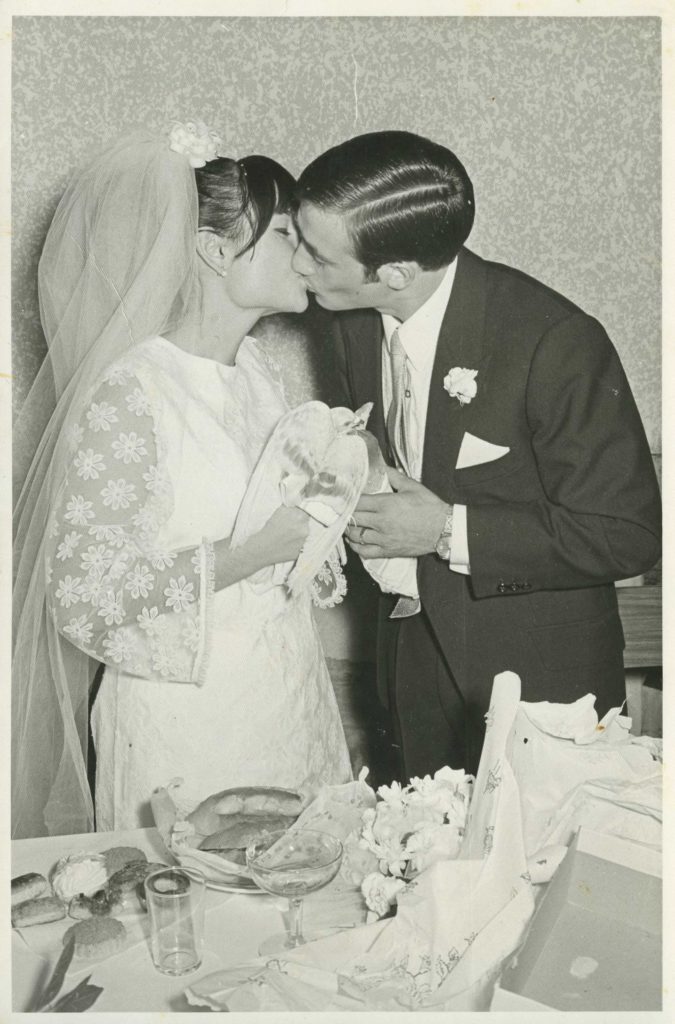 Ana María Ferrón i Josep Antoni Navarro al seu banquet de noces. Autor desconegut, 1969