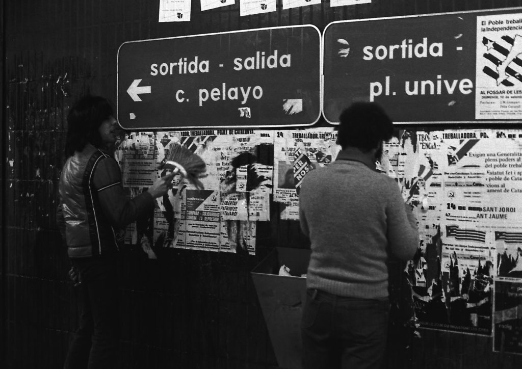 Aturats netejant les parets de metro. Albert Ramis, 1978