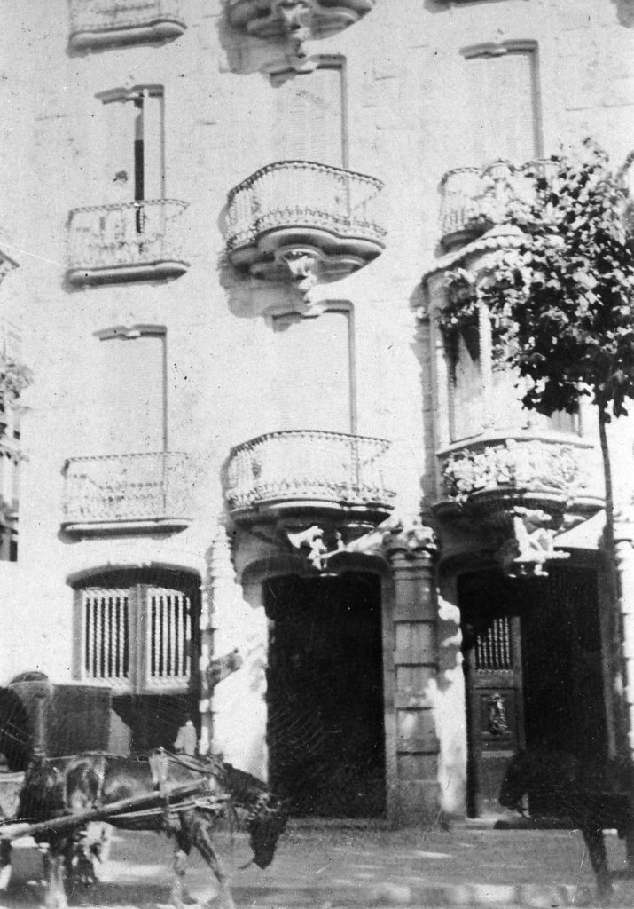 Casa Calvet, 1904. (Francisco Mogas. Cedida per Mª Rosa Alba Mogas)