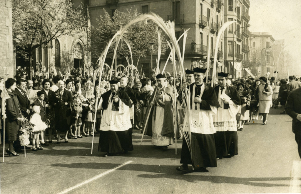 La processó de Diumenge de Rams pel carrer Aragó, 1954 (Cedida per la Parròquia de la Concepció)