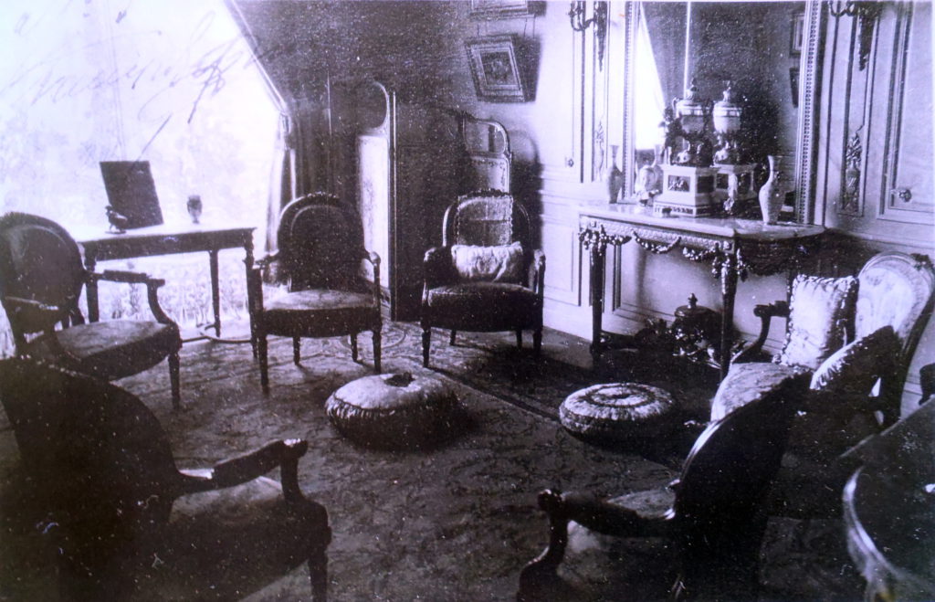 Saló que donava al c/ València (actualment la sala d'exposició Carme Biada)
